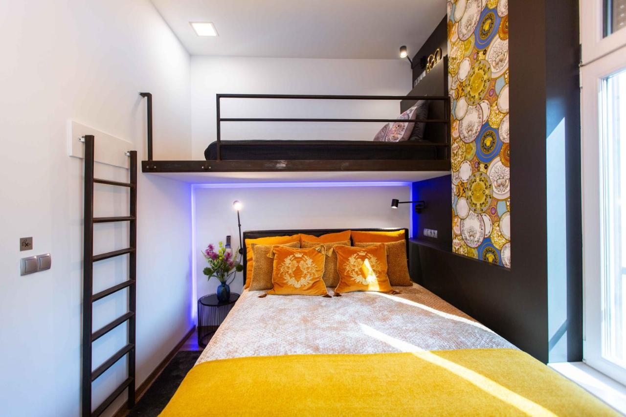 Premium Rooms By Hi5 - Style At The Comedy Theater บูดาเปสต์ ภายนอก รูปภาพ
