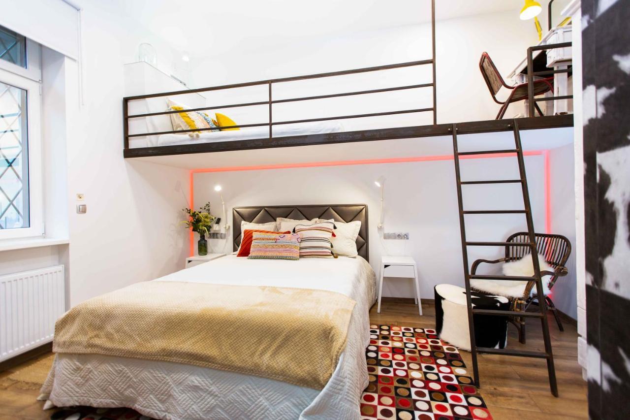 Premium Rooms By Hi5 - Style At The Comedy Theater บูดาเปสต์ ภายนอก รูปภาพ