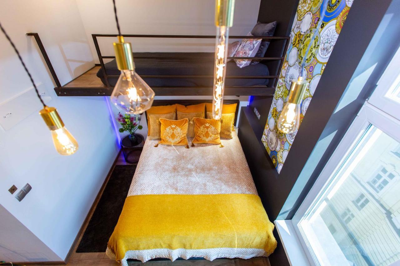 Premium Rooms By Hi5 - Style At The Comedy Theater บูดาเปสต์ ภายนอก รูปภาพ